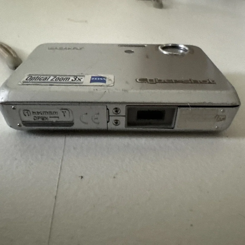 Sony Cyber-Shot DSC-T3 5.1MP Digital Camera Untested